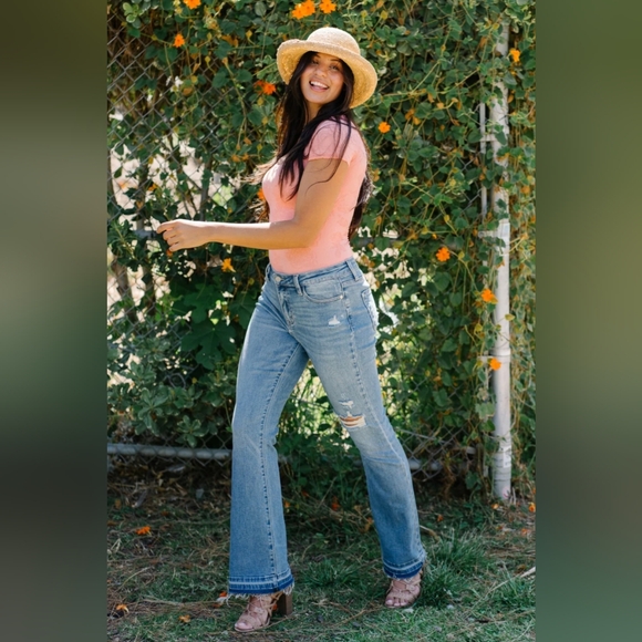 Judy Blue Denim - Judy Blue Mid Rise Med Wash Released Shadow Hem Bootcut Jeans Regular Plus NEW